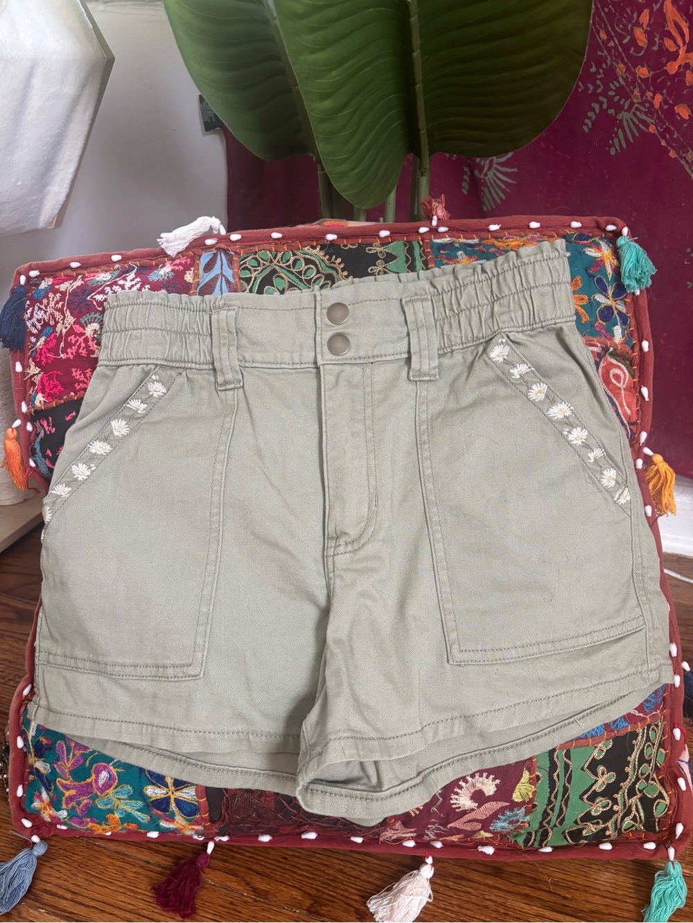 Arizona Jean Company Olive Green High-Waist Embroidered Pocket Shorts